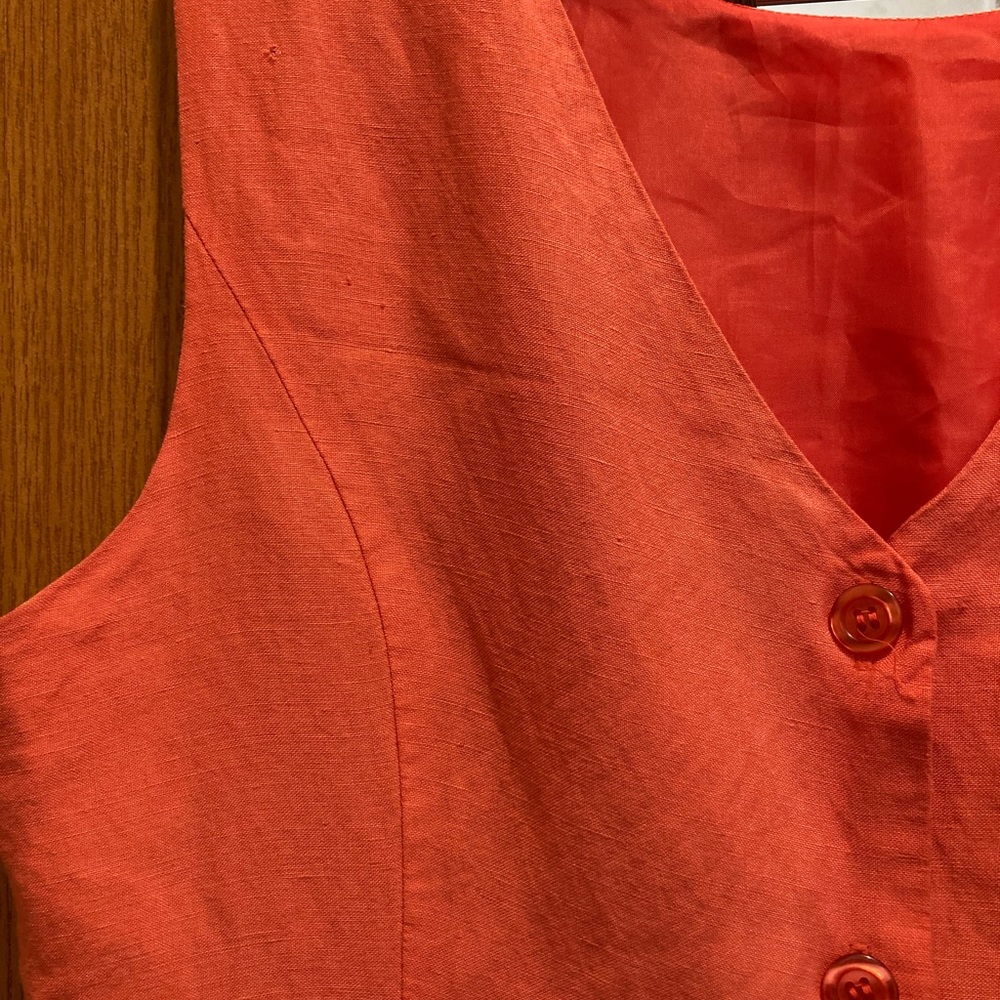 DR ~ Donna Rico Sleeveless, Button Down Long Lined Top in Salmon
